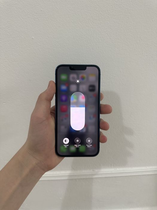Продам iPhone 13