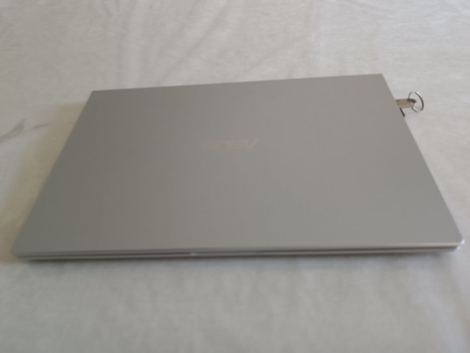 Asus noutbok kompyuter