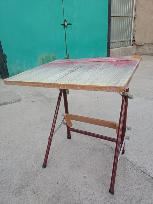 Парта красная детская