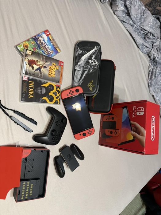 Nintendo Switch OLED Mario Red Edition + Игри и Аксесоари