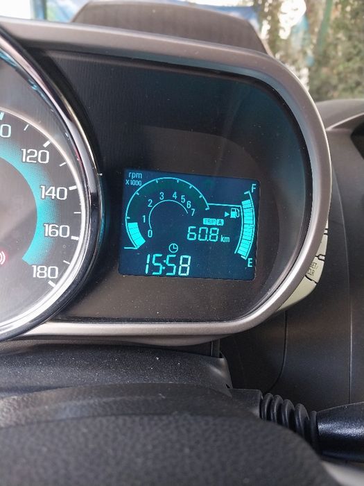 Спарк 2018г механика  белого цвета