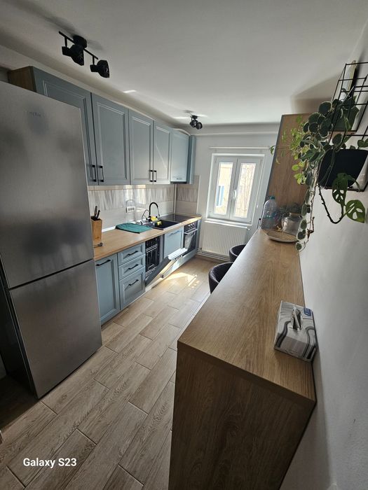 Dau spre închiriat apartament 3 camere