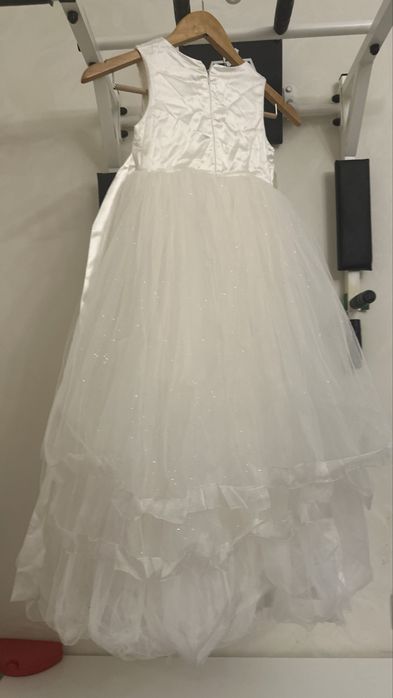 Продается платье для девочек по низким ценам.