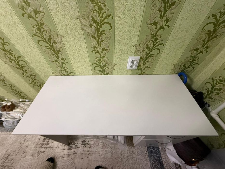 Рабочий стол на белом цвете