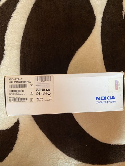 Колекционерски телефон Nokia E70