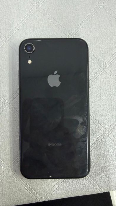 Айфон xr 64 гб..