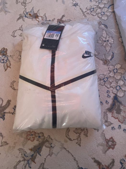 nike tech fleece white