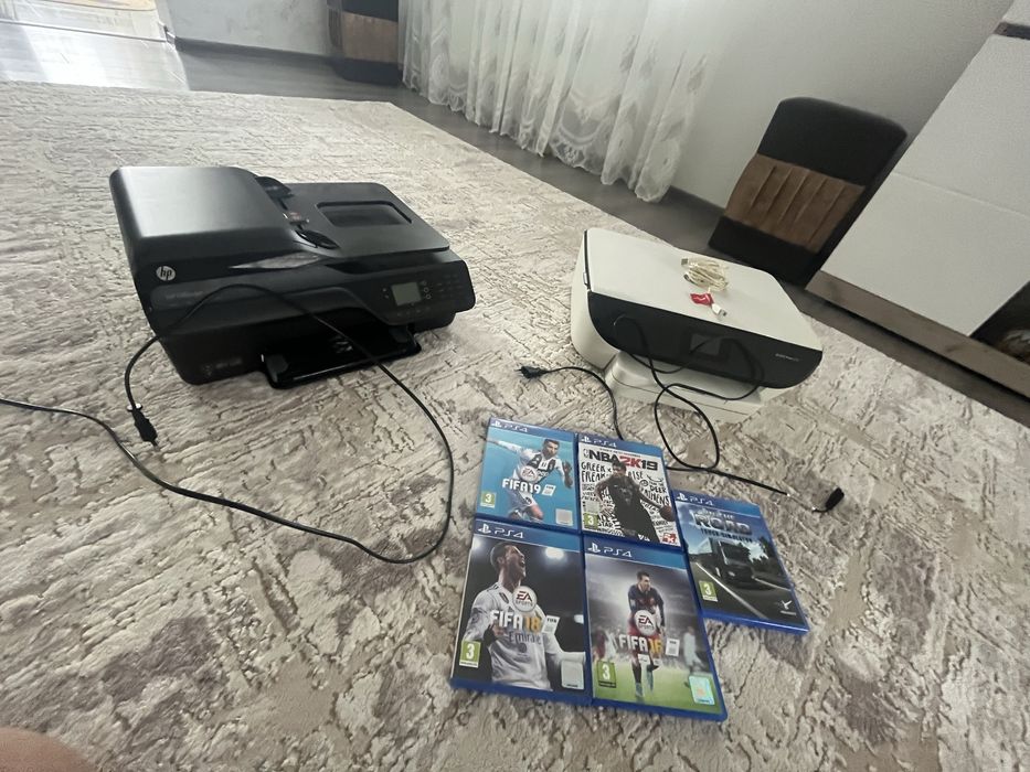 Vand 2 inprimante si jocuri