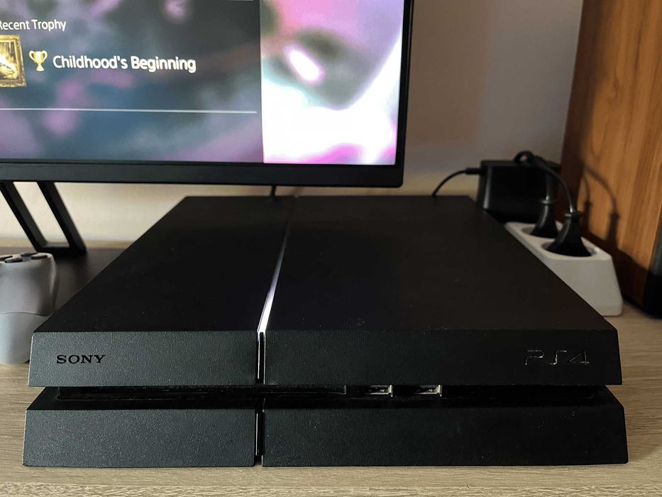Playstation 4 FAT с един контролер, hdmi кабел и захранващ кабел