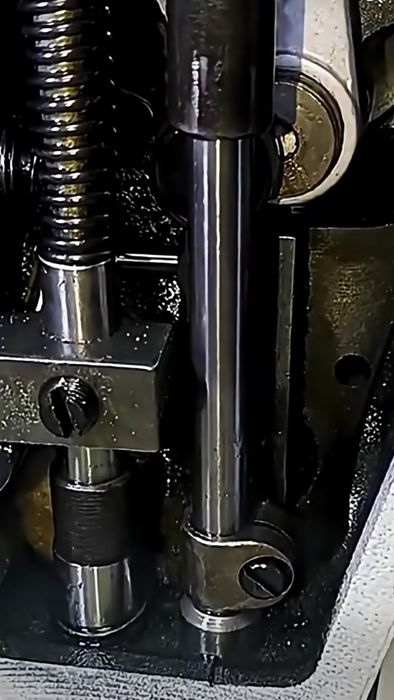 Reparații și întreținere Mașini de Cusut.