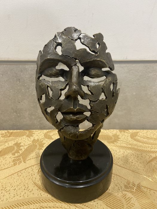 Statuetă  masiva  - 27 cm înălțime