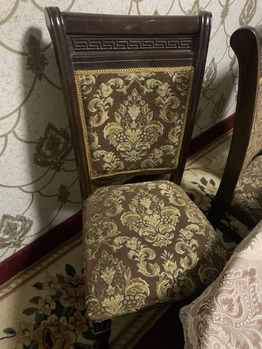 Продается стол и стулья на 12 человек Б/У