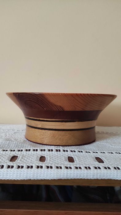 Масивна дървена купа със столче