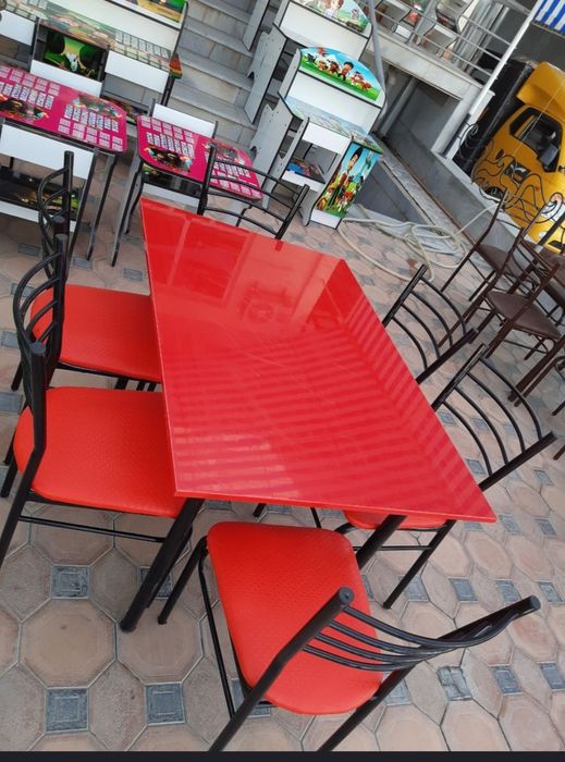 Mebel.  Oshxona uchun stol va stullar