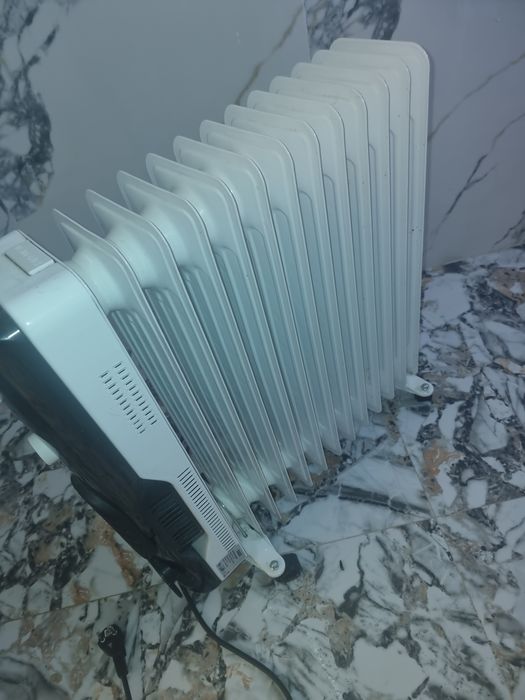 Calorifer Electric cu Ulei Adler AD 7819 15 Elementi 3 Trepte de Putere 2500W Alb