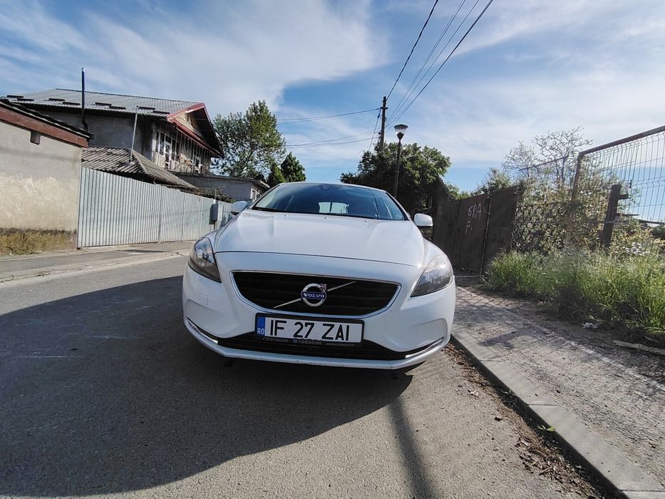 Vînd Volvo v40 2015