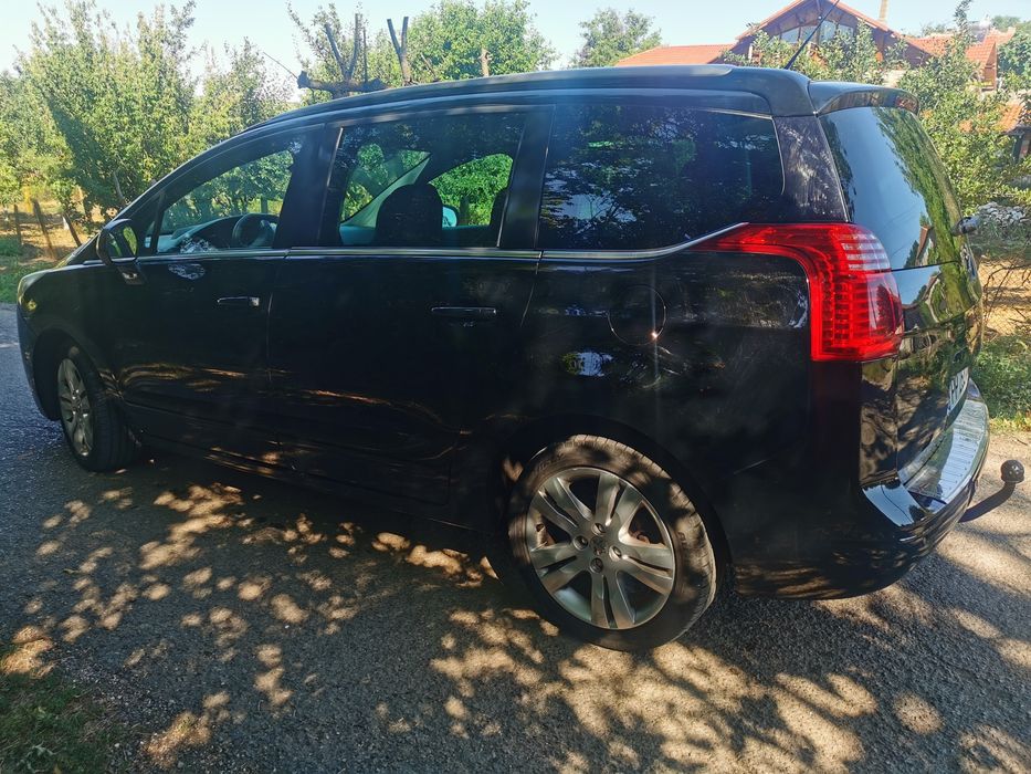 Пежо 5008 2012г.