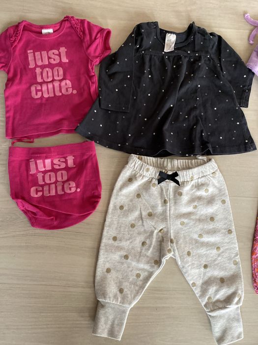 Vand lot haine fete(2-4 luni) superbe.