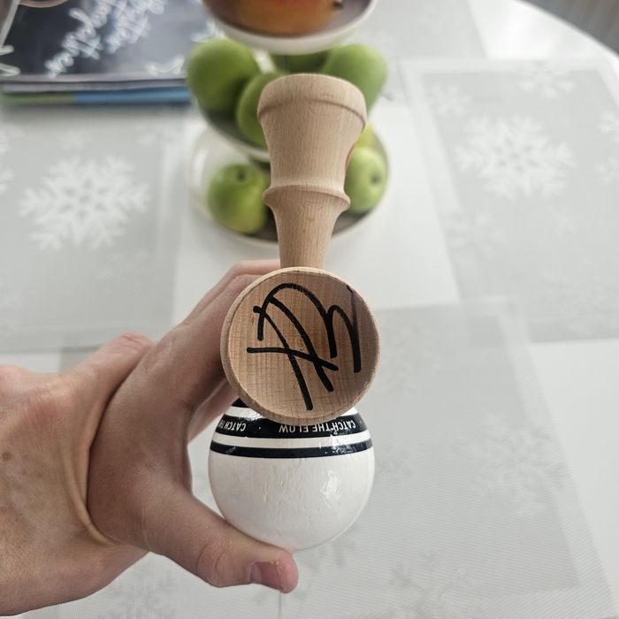 KENDAMA RECORD EUROPE  semnata XREMUS 200 lei negociabil