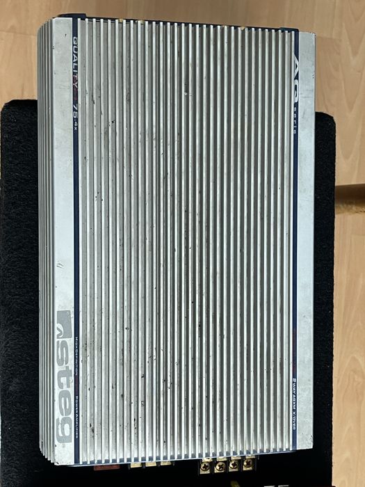 Бас каса JBL  + два усилвателя