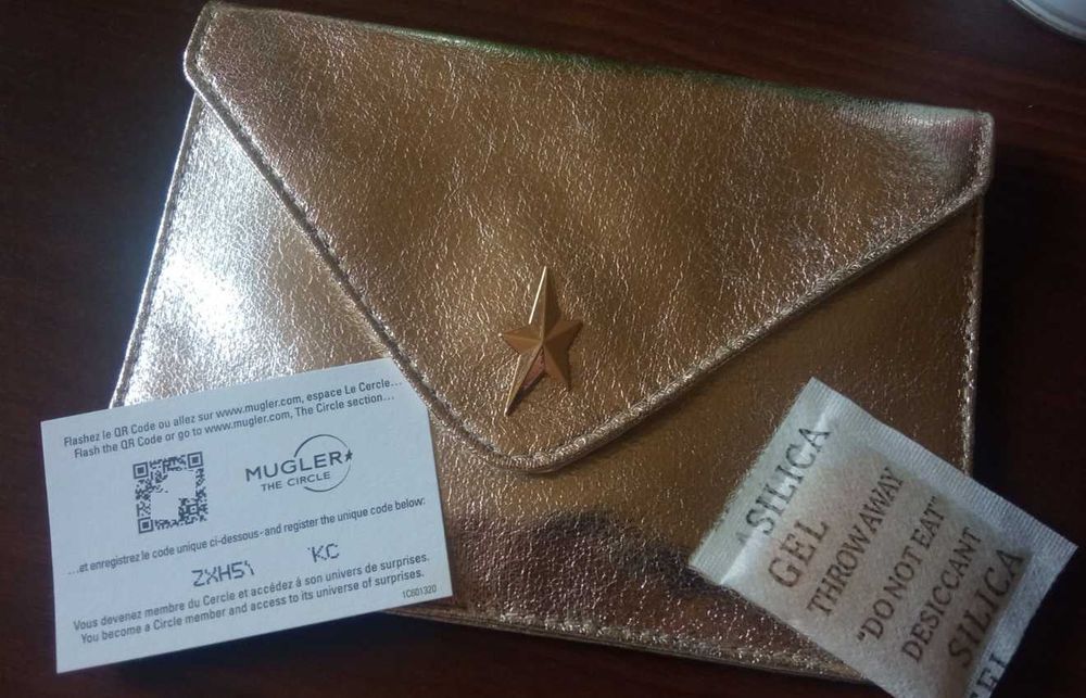 Чанта малка Thierry Mugler златиста металик с Карта MUGLER THE CIRCLE