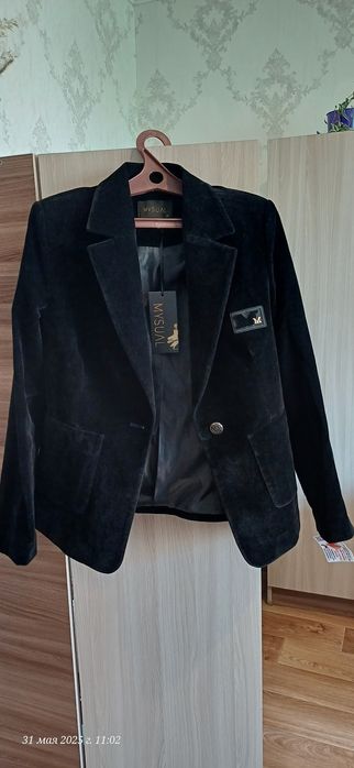 Пиджак жен. велюр.