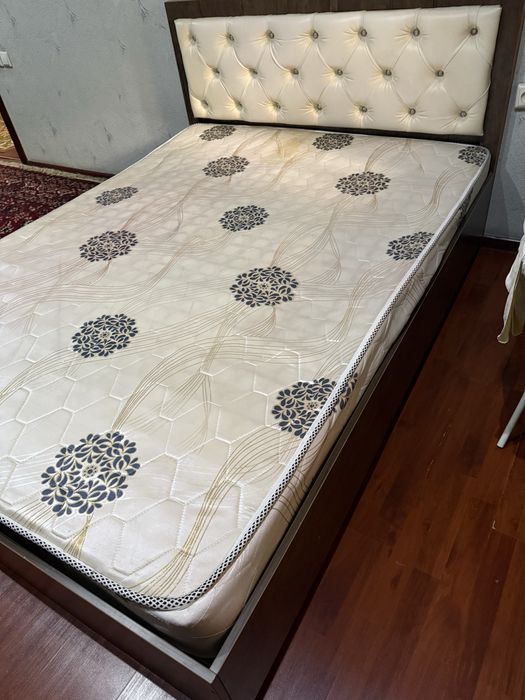 2kishilik divan sotiladi