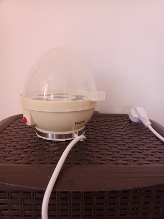 Fierbător 7 ouă baza din inox