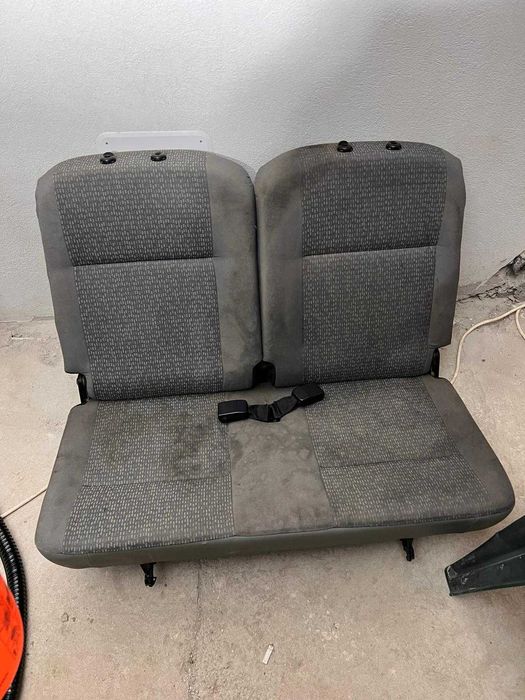 Oferim servicii de curatare tapiterii auto si casnice