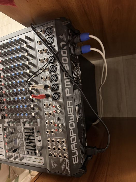 sistem audio complet - 2 BOXE + MIXER AMPLIFICAT