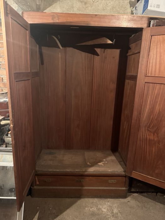 Два броя ретро гордероби.