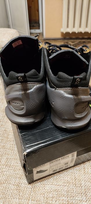 Продаются кроссовки ECCO 42 р