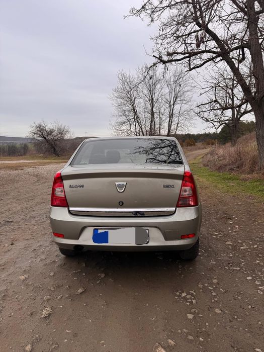 Кола     Дачия логан ....