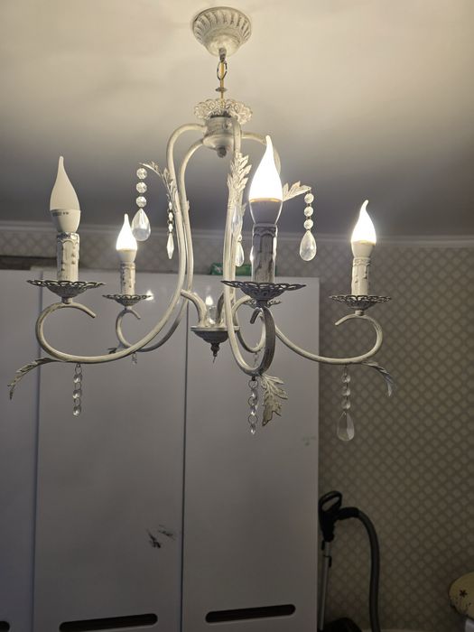 Продам люстрю 5000