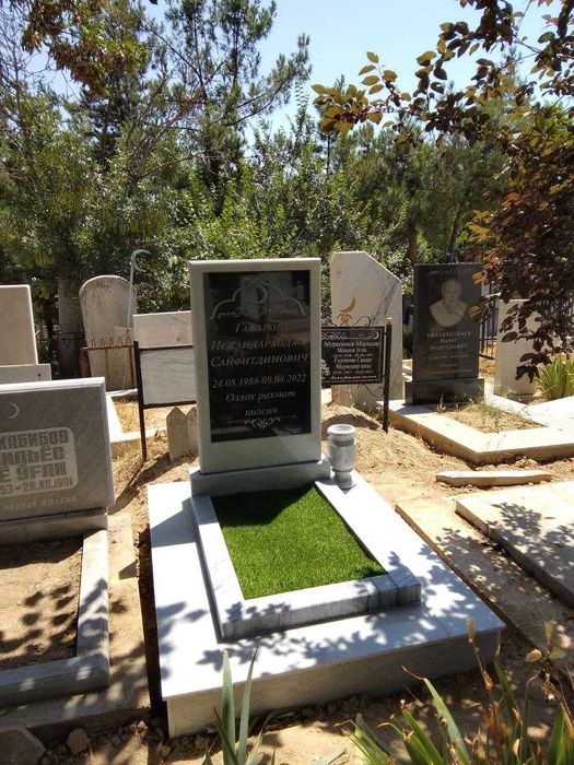 Памятники из мрамора и гранита