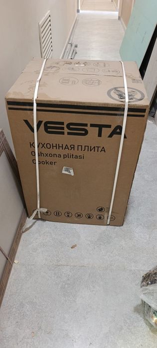 Новая газ плита, белого цвета