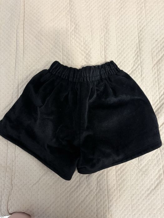 Одежды по 1500 тг