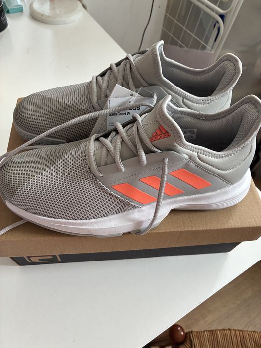 Нови тенис маратонки Adidas 40 2/3