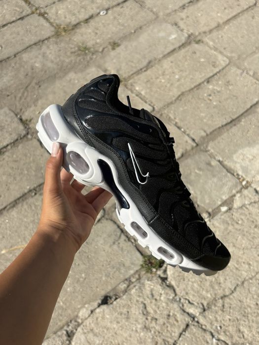 Nike Tn black and white