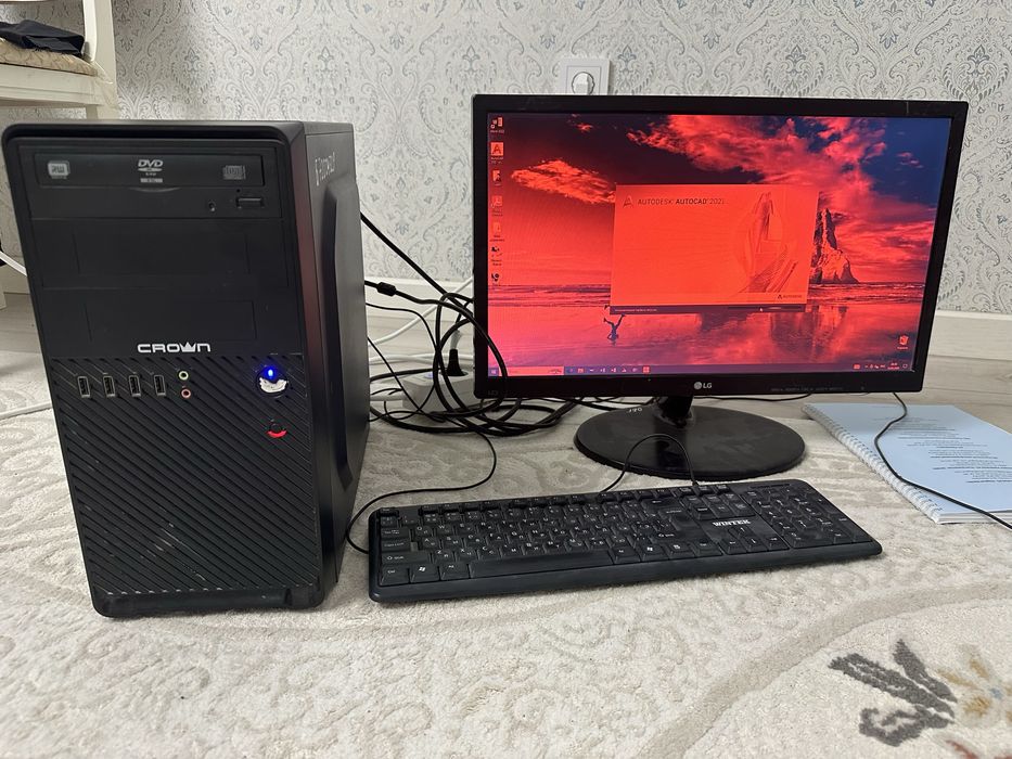 Продается компьютер в комплекте с монитором клавиатурой и мышкой