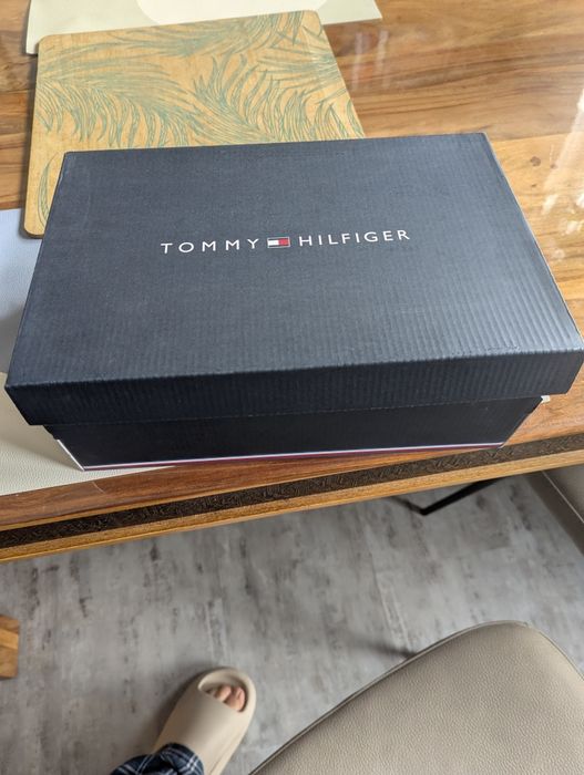 Продавам обувки/ сникърс Tommy Hilfiger 42
