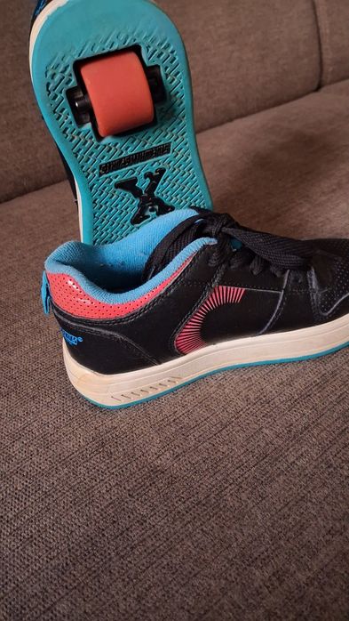 Продам роликовые кроссовки