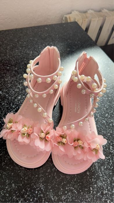 Босоножки для девочки