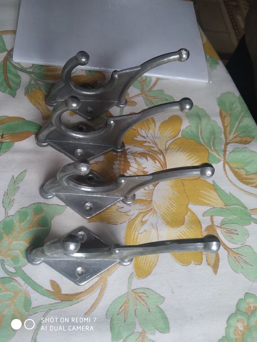 Вешалки алюминьевые 4 шт