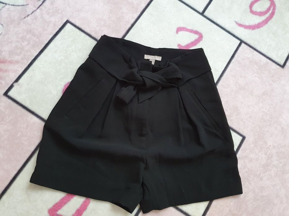 Pantaloni scurti eleganți H&M, noi