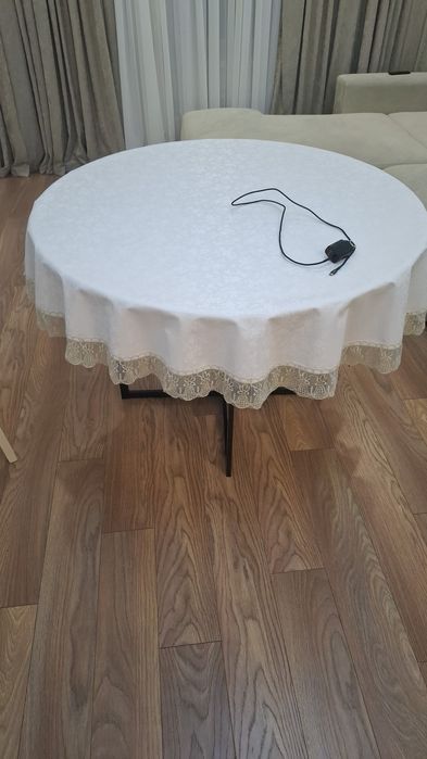 Продаётся круглый стол.