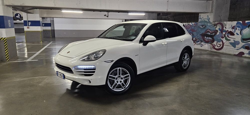 Vand Porsche Cayenne, 3.0 diesel, an 2013, Alb Perla 4x4, Ingrijit Acte la Zi