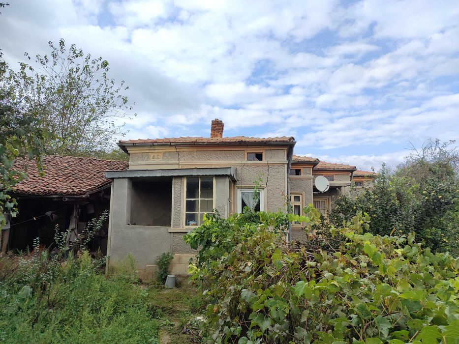 Къща с голям двор в Житен