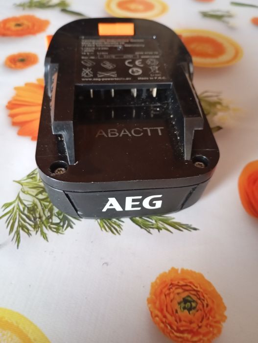 Acumulator aeg optisprezece  volți 2 amper produsul este nou nefolosit