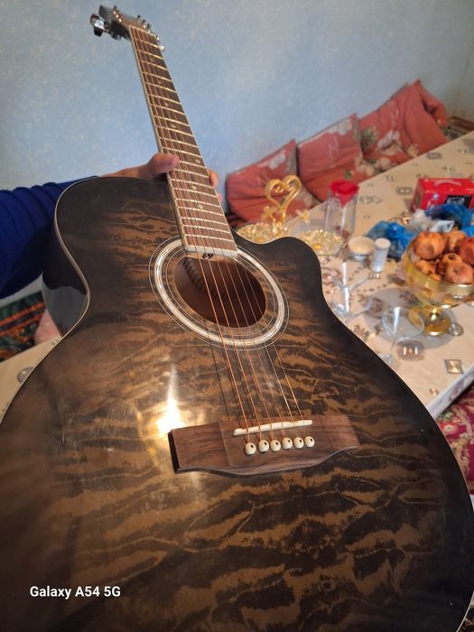Akustik gitara razmer 39 standart razmer ovozi zo‘r 1 oy ishlatilgan